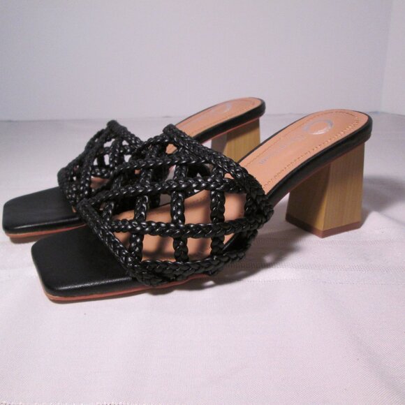 Journee Evvie Sandal Black Weave Sz 6 NIB - Picture 3 of 8